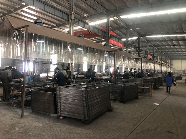 1610950269538008468.jpg 鋼笆網(wǎng)-車間.jpg